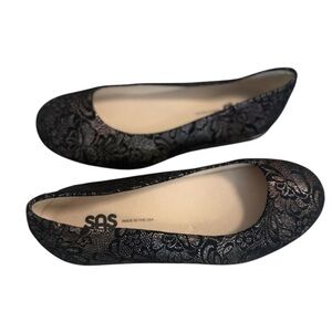 SAS NWOT 7.5 Wide “Scenic Slip) Women's Elegant Black metallic Lace pattern Flat